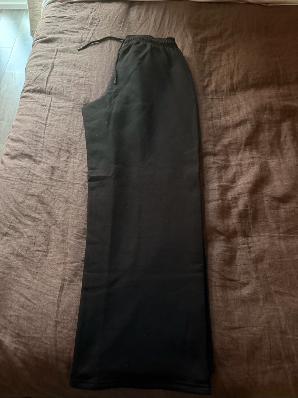 Women’s Black Wide-Leg Sweatpants with 'OA' Detail - Picture 4 of 5